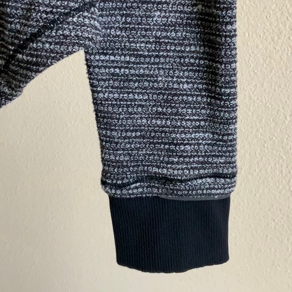 Lululemon Base Runner Half Zip, Size 4 - Picture 7 of 9